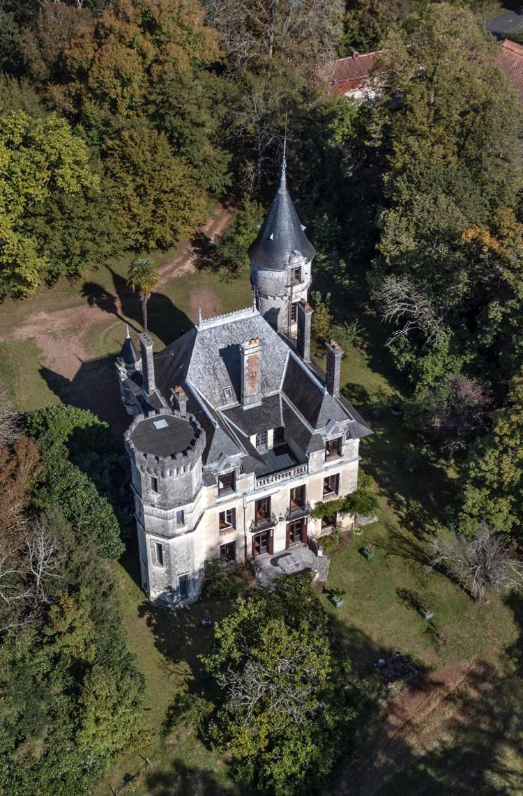 Javerlhac-et-la-Chapelle-Saint-Robert Chateau De Puymoger المظهر الخارجي الصورة